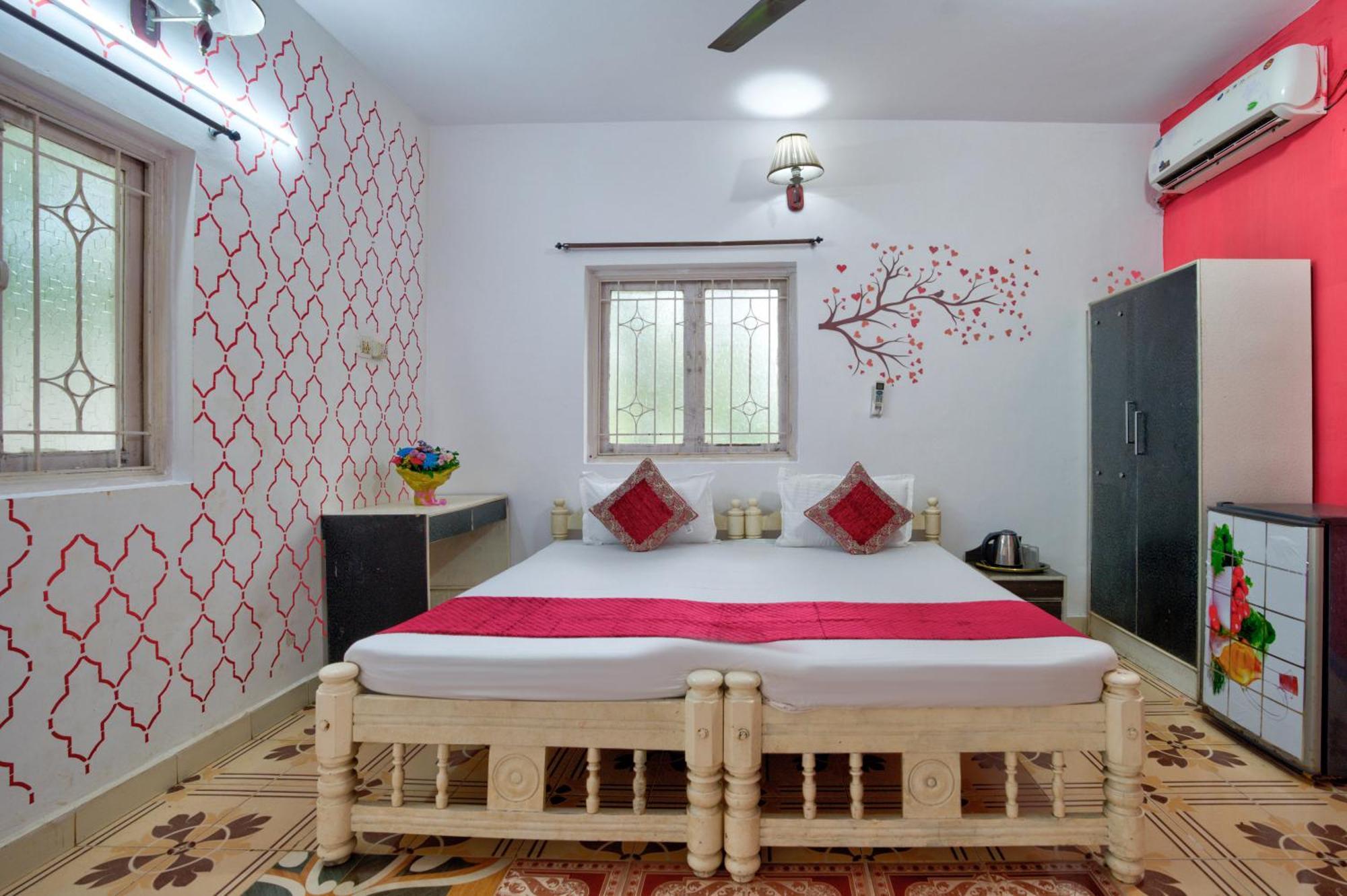 Oceanic Pearl Beach Guest House كالانغيُت المظهر الخارجي الصورة